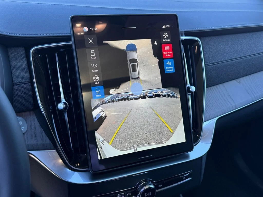 2026 Volvo - image 20