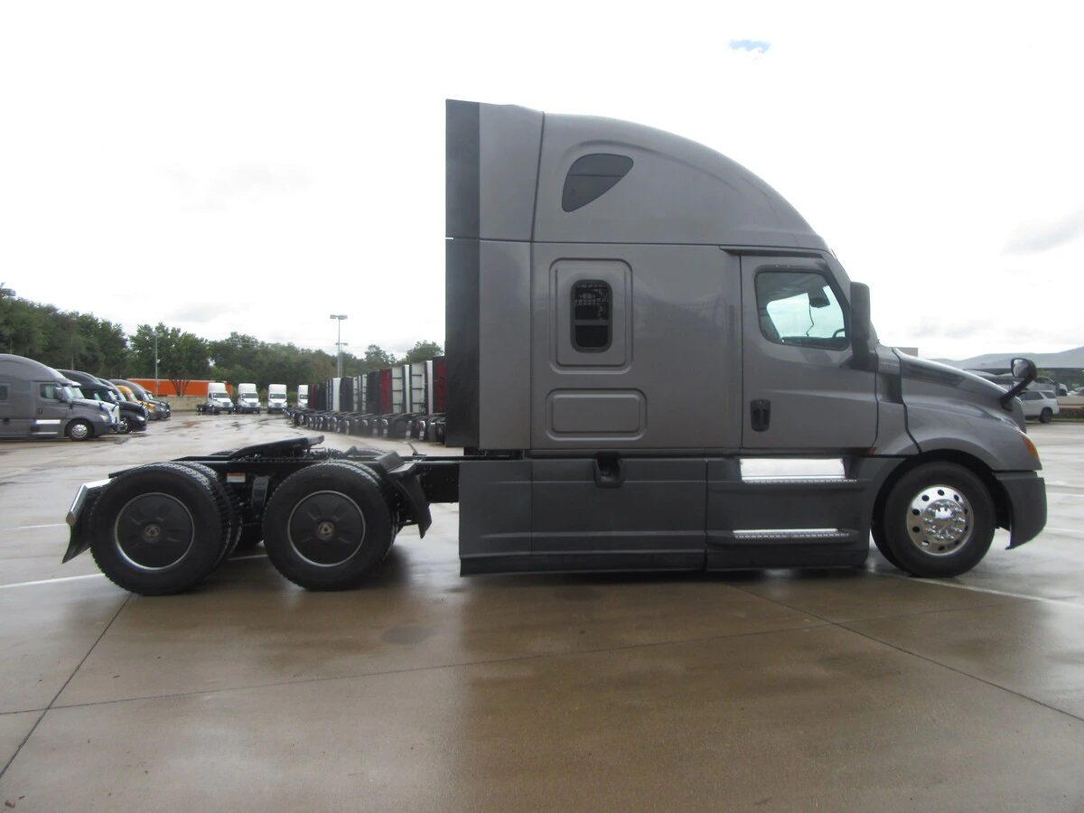 2021 Freightliner Cascadia — photo 5