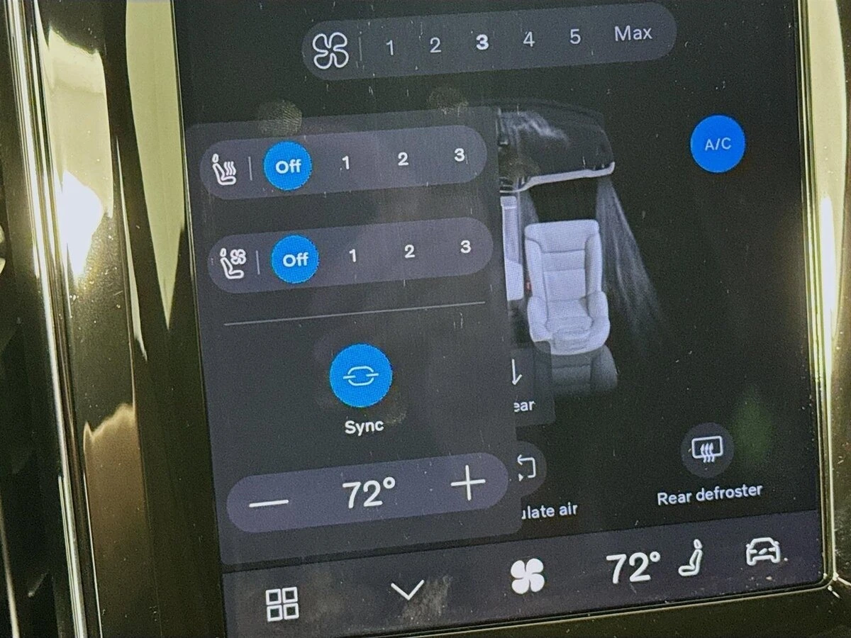 2023 Volvo - image 23