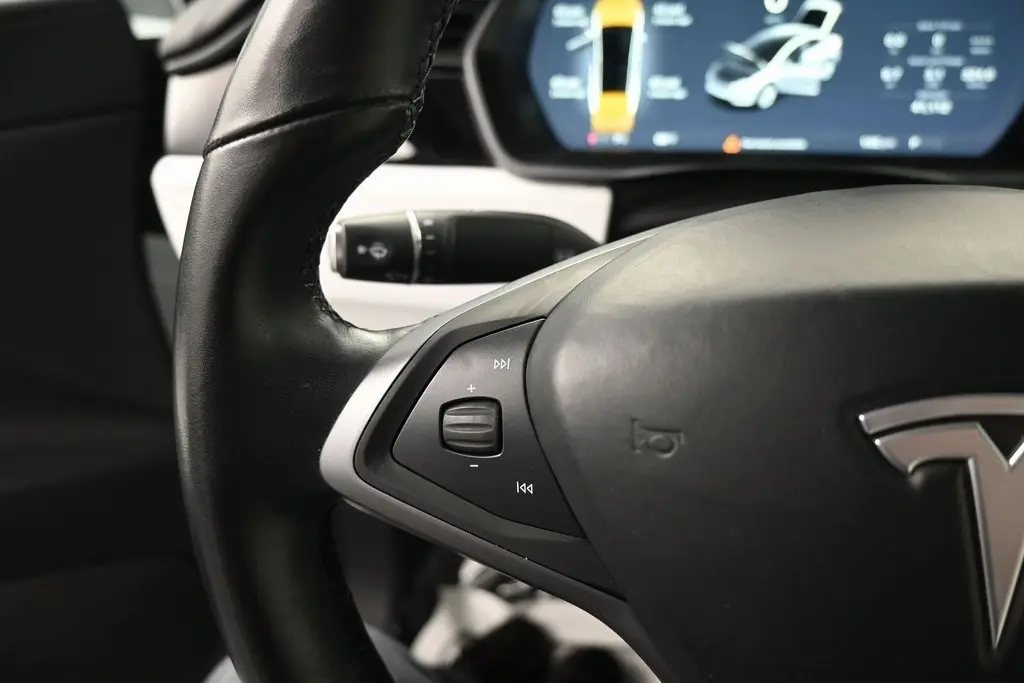 2019 Tesla Model X Long Range photo 30