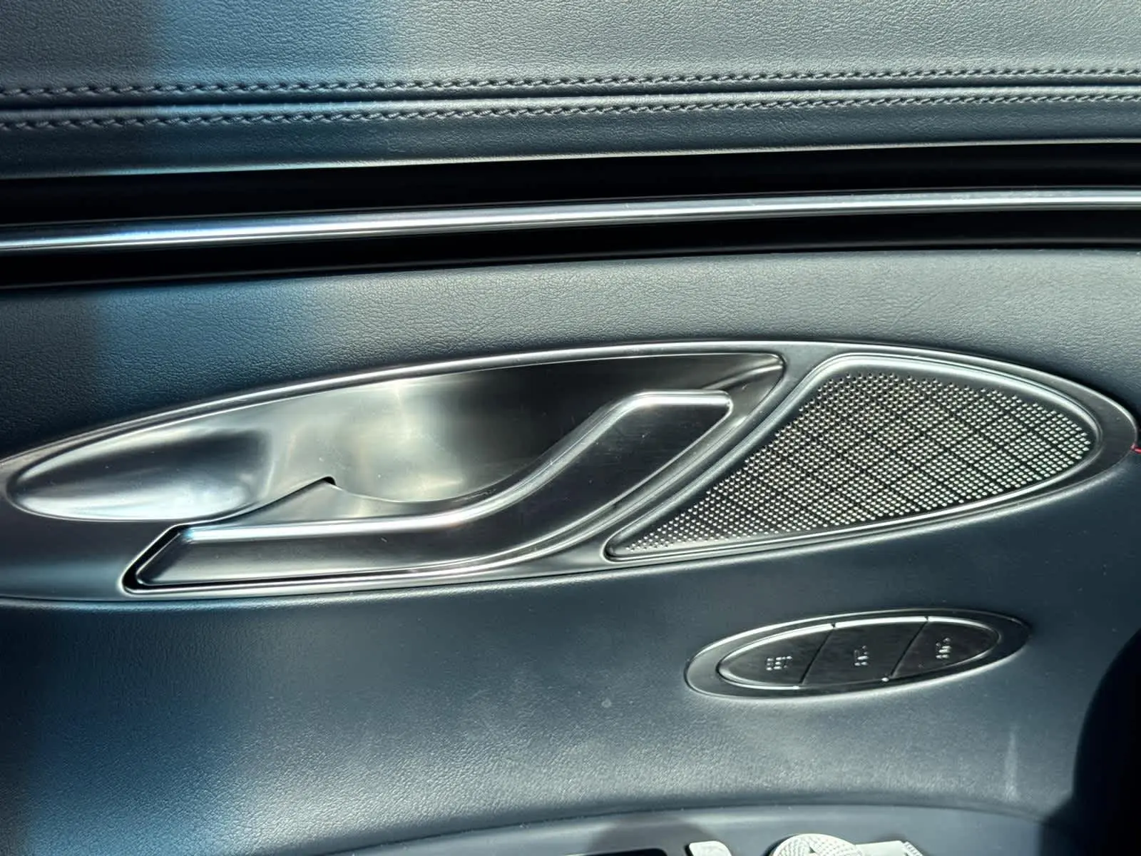 2023 Genesis GV70 2.5T photo 24