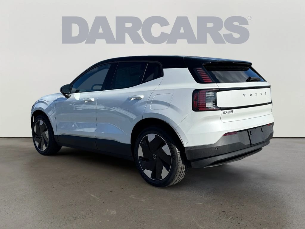 2025 Volvo - image 3