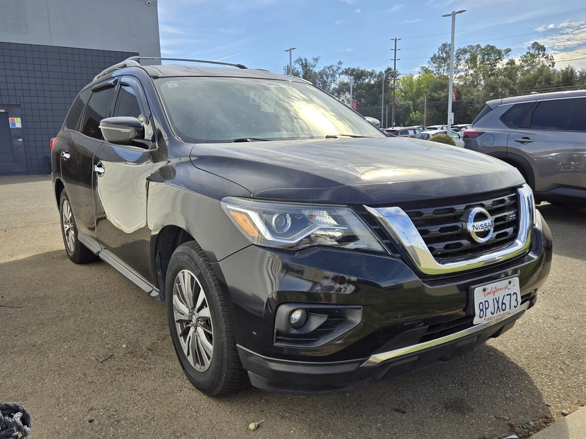 2019 Nissan Pathfinder SV