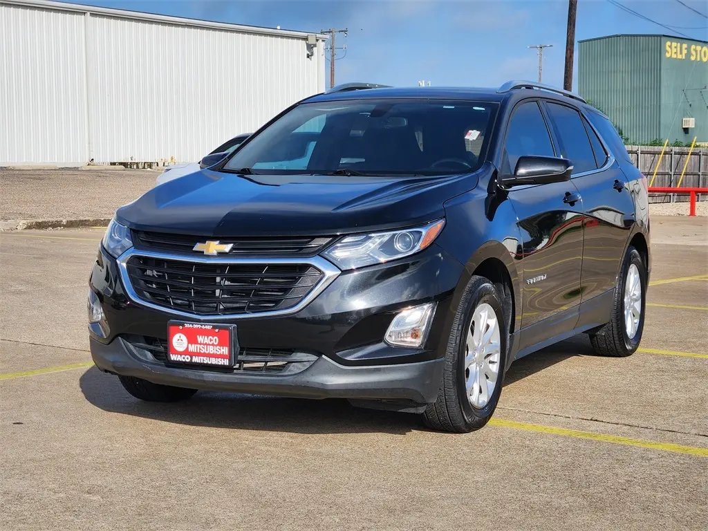 2018 Chevrolet Equinox LT photo 2