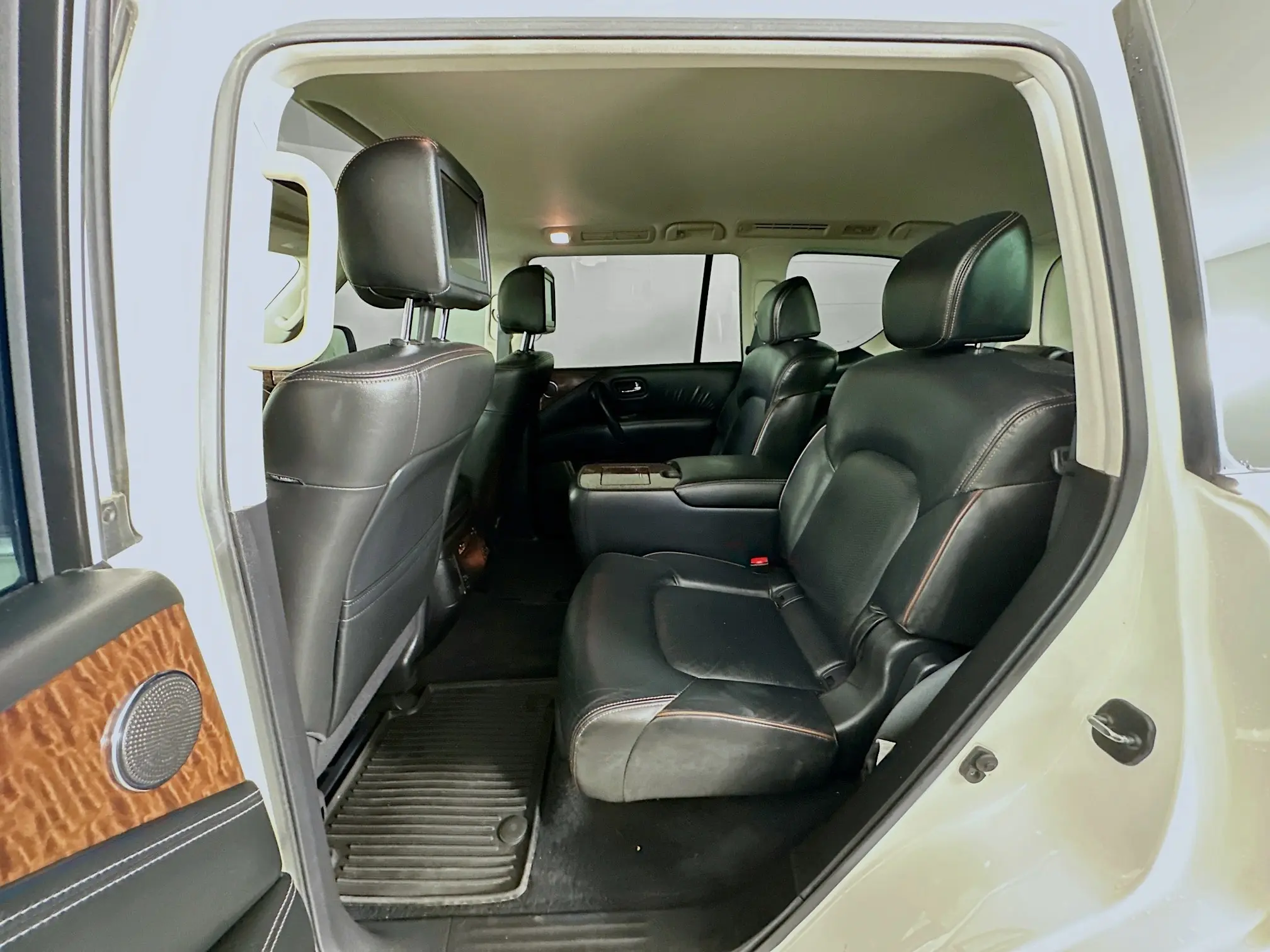 2020 Nissan Armada Platinum photo 13
