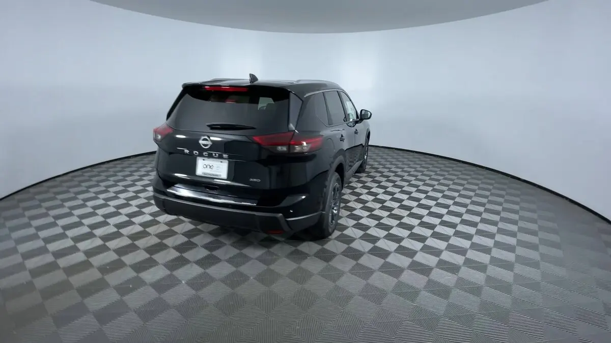 2026 Nissan Rogue SV photo 4