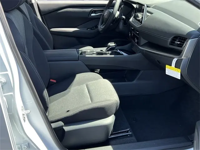 2026 Nissan Rogue SV photo 21