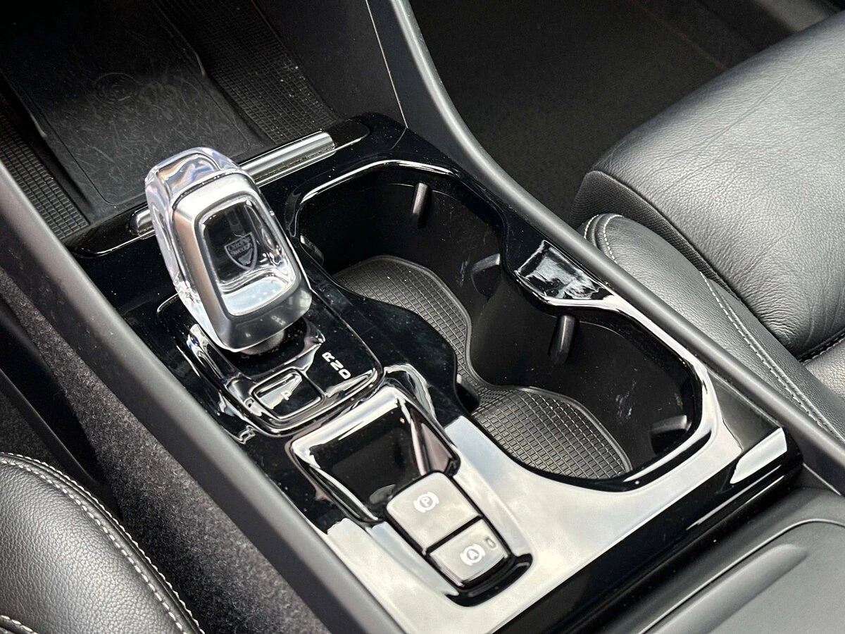 2023 Volvo - image 25