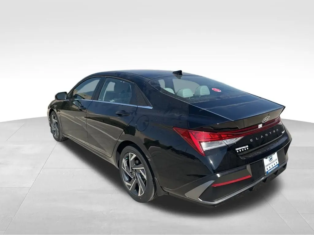 2025 Hyundai Elantra Limited photo 8