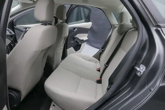 2018 Ford Focus SE photo 16