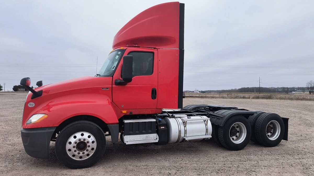 2019 International LT - image 1