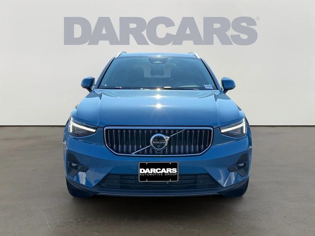 2025 Volvo - image 2