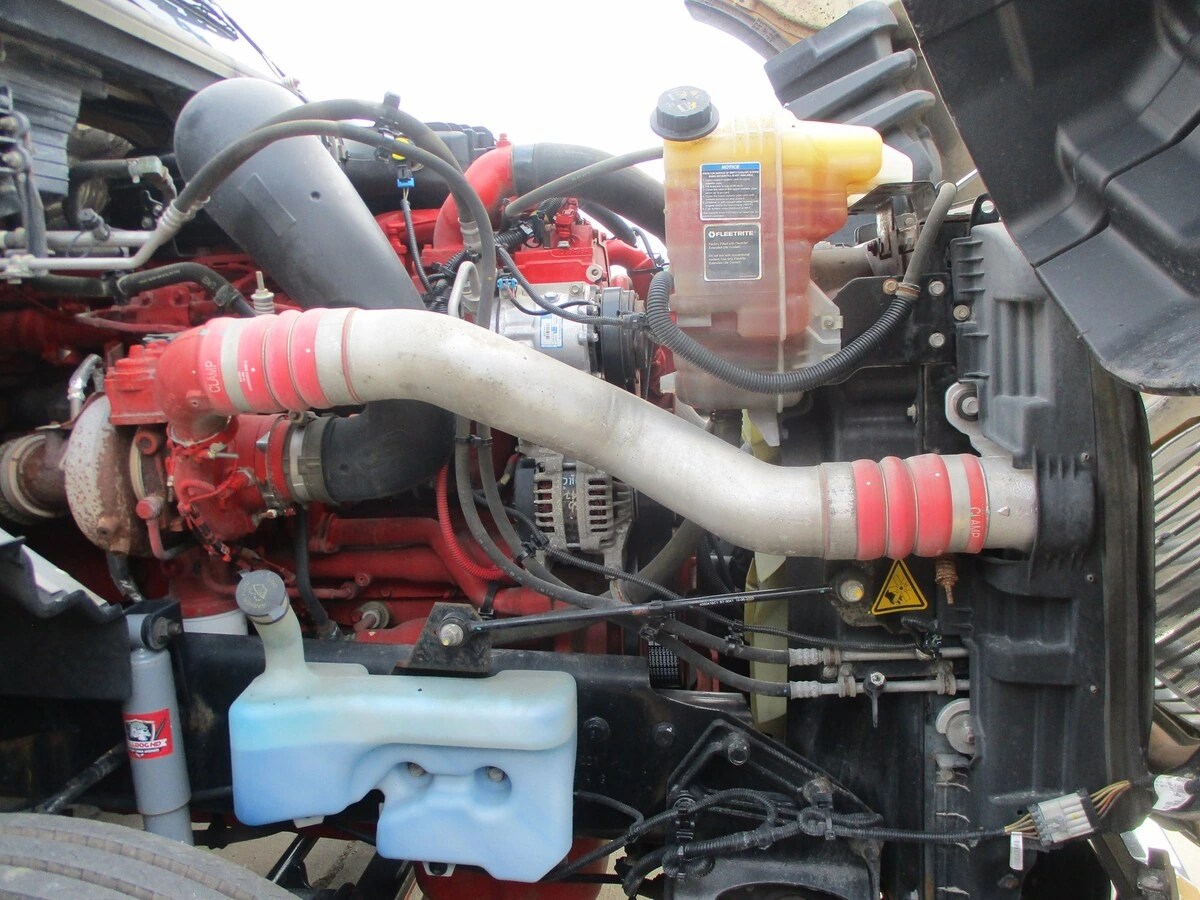 2022 International LT in Cedar Rapids, IA — photo 8