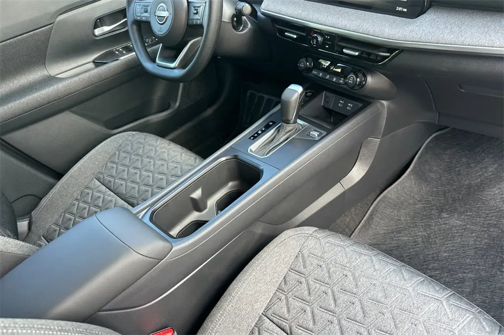 2026 Nissan Kicks SV photo 12