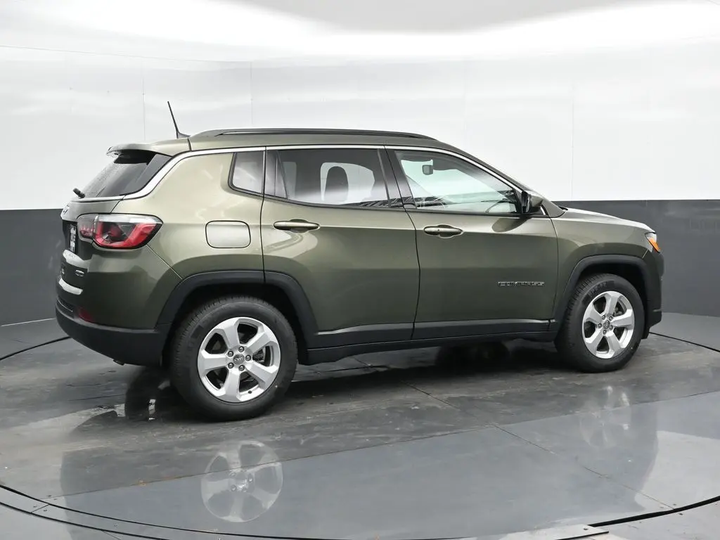 Used 2019 Jeep Compass Latitude with VIN 3C4NJCBB2KT715421 for sale in Sycamore, IL