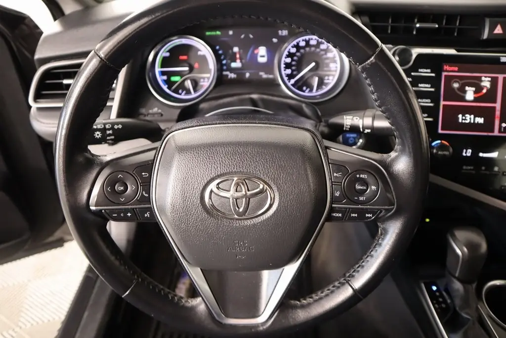 2019 Toyota Camry Hybrid LE photo 3