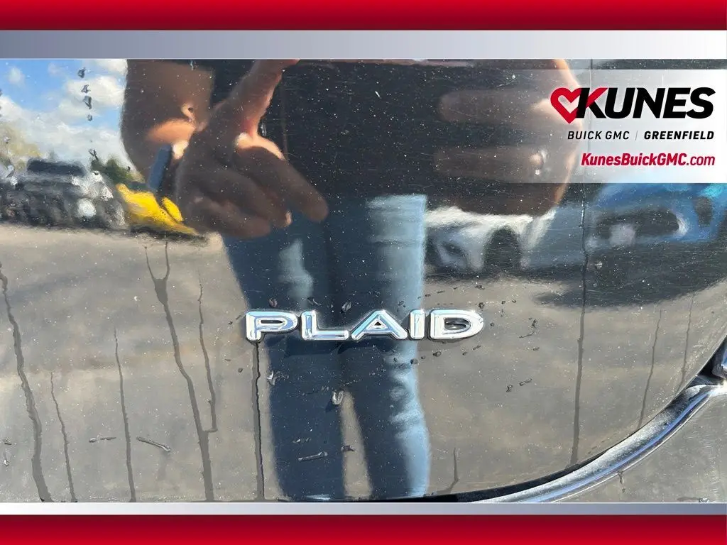 2022 Tesla Model S Plaid photo 9