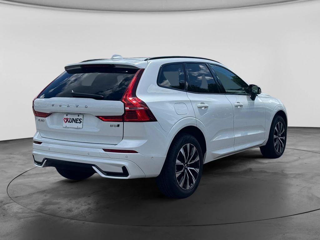 2025 Volvo XC60 Plus - Photo 7