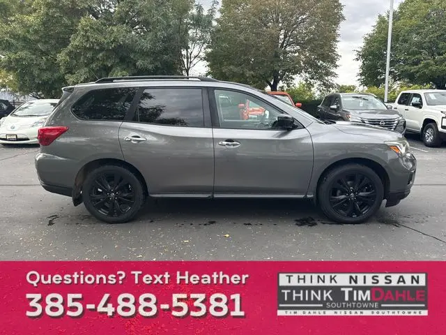 2018 Nissan Pathfinder SL photo 4