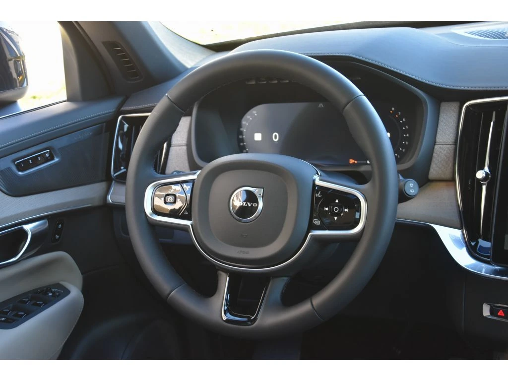 2026 Volvo - image 17