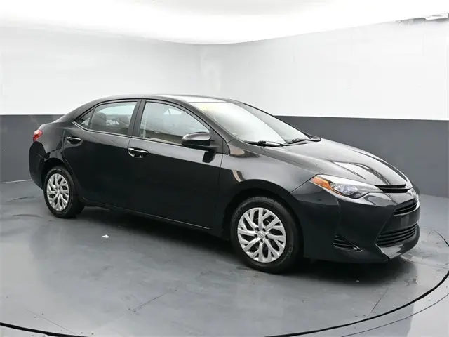 2017 Toyota Corolla LE photo 2