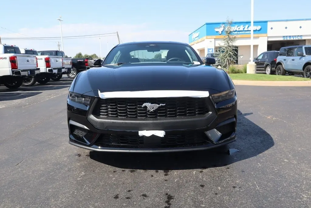 2025 Ford Mustang EcoBoost photo 8