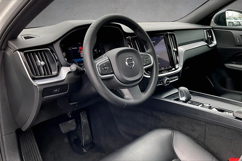 2023 Volvo - image 17