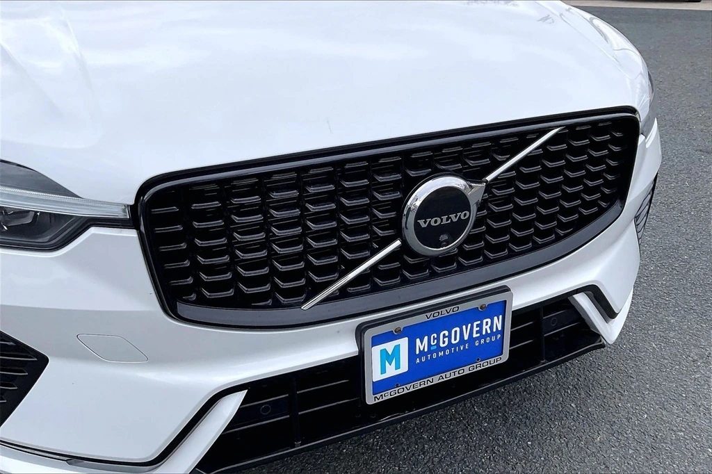 2023 Volvo - image 32