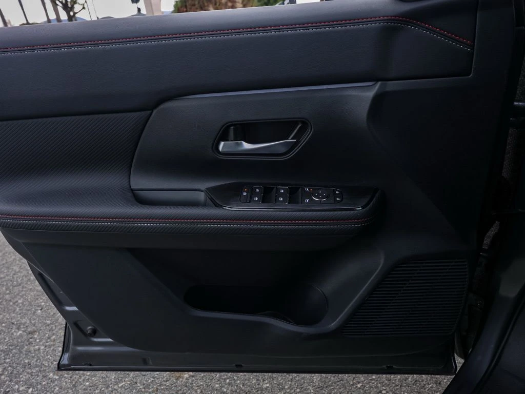 2026 Nissan KICKS SR - Photo 22