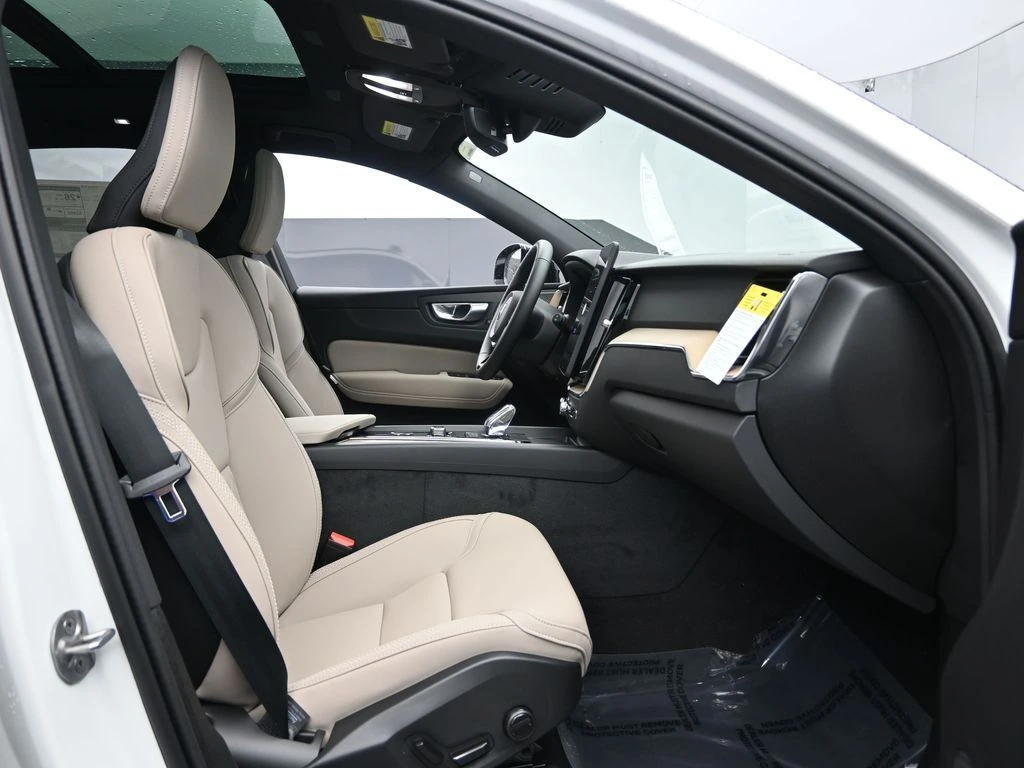 2026 Volvo - image 27