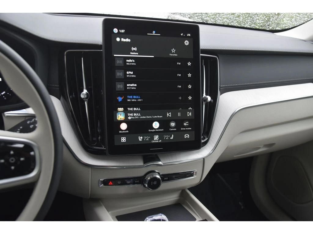 2026 Volvo - image 19