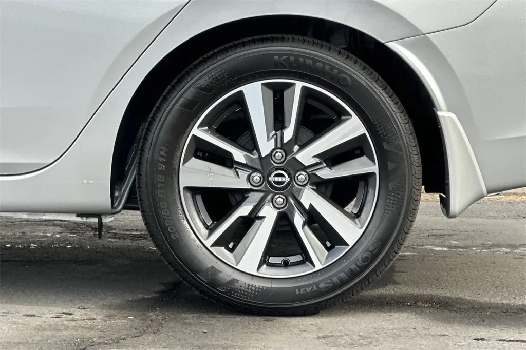 2025 Nissan Versa 1.6 SV photo 25