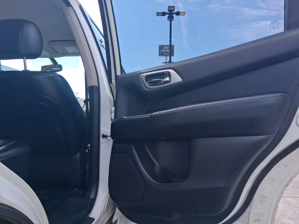 2018 Nissan Pathfinder SL photo 10