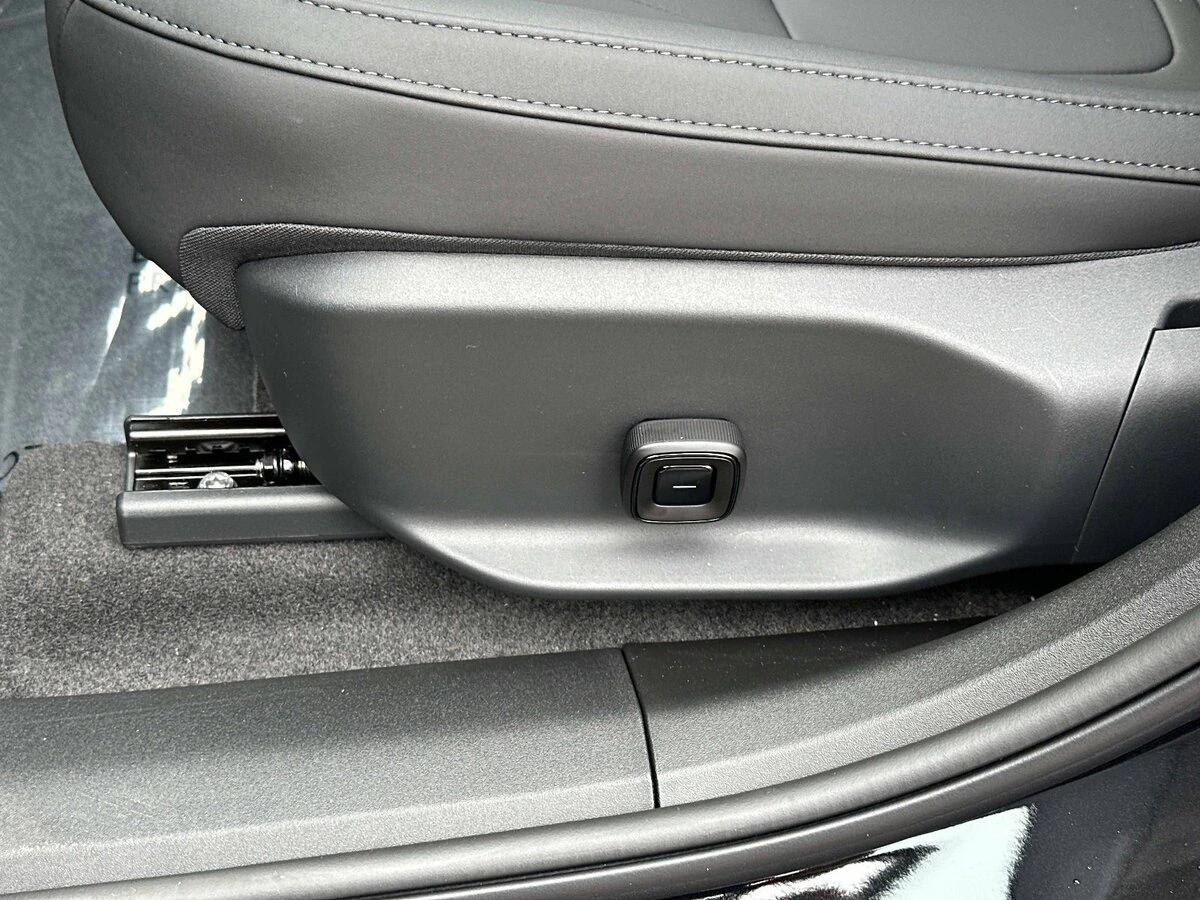 2026 Volvo - image 16