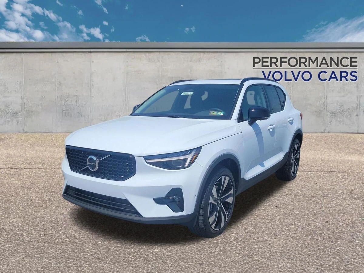 2026 Volvo XC40 B5 Plus Dark AWD's photo