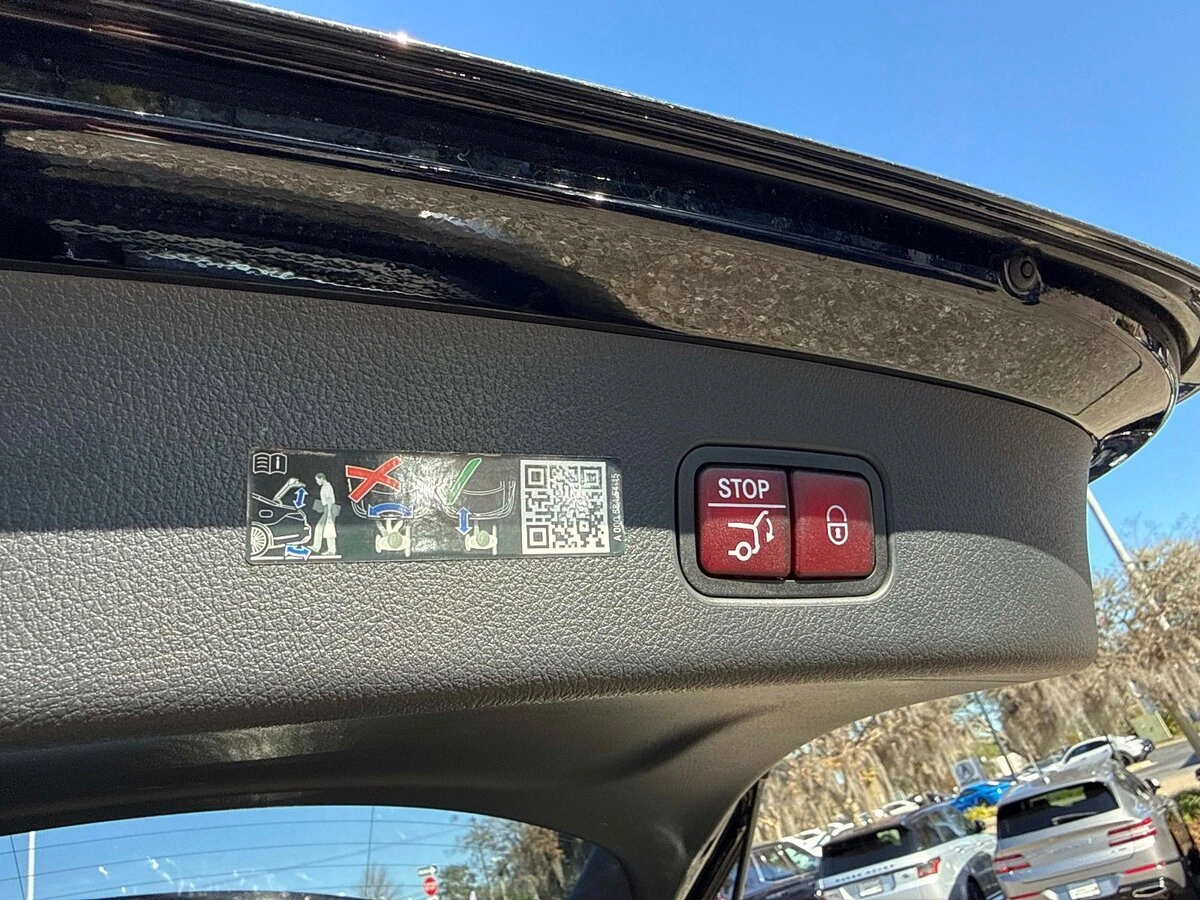 2025 Mercedes-Benz GLC Base - Photo 13