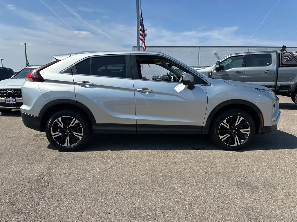 2024 Mitsubishi Eclipse Cross SEL photo 2