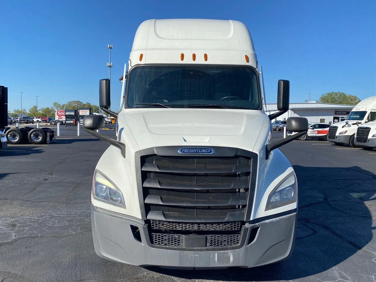 2022 Freightliner Cascadia — photo 8