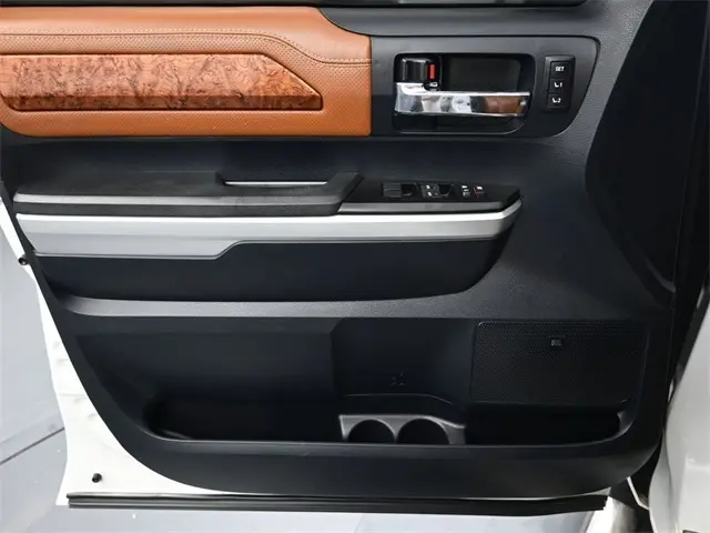 2016 Toyota Tundra Platinum photo 8