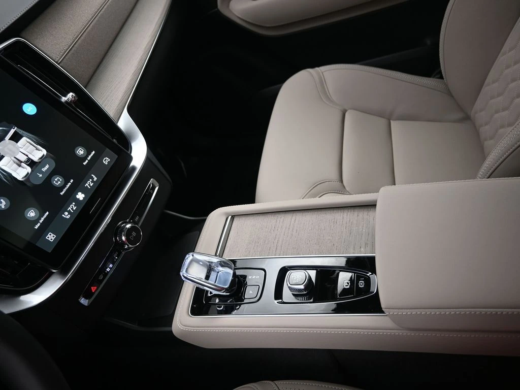 2026 Volvo - image 16