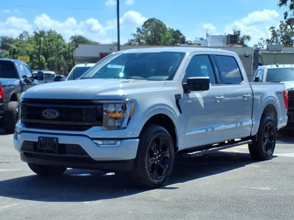2023 Ford F-150 XLT photo 3