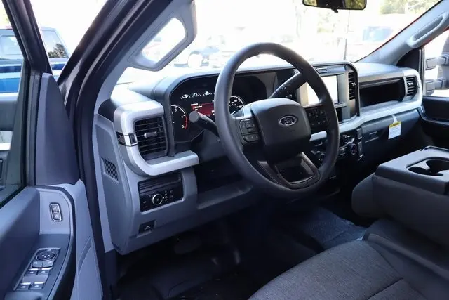 2026 Ford F-450 photo 4