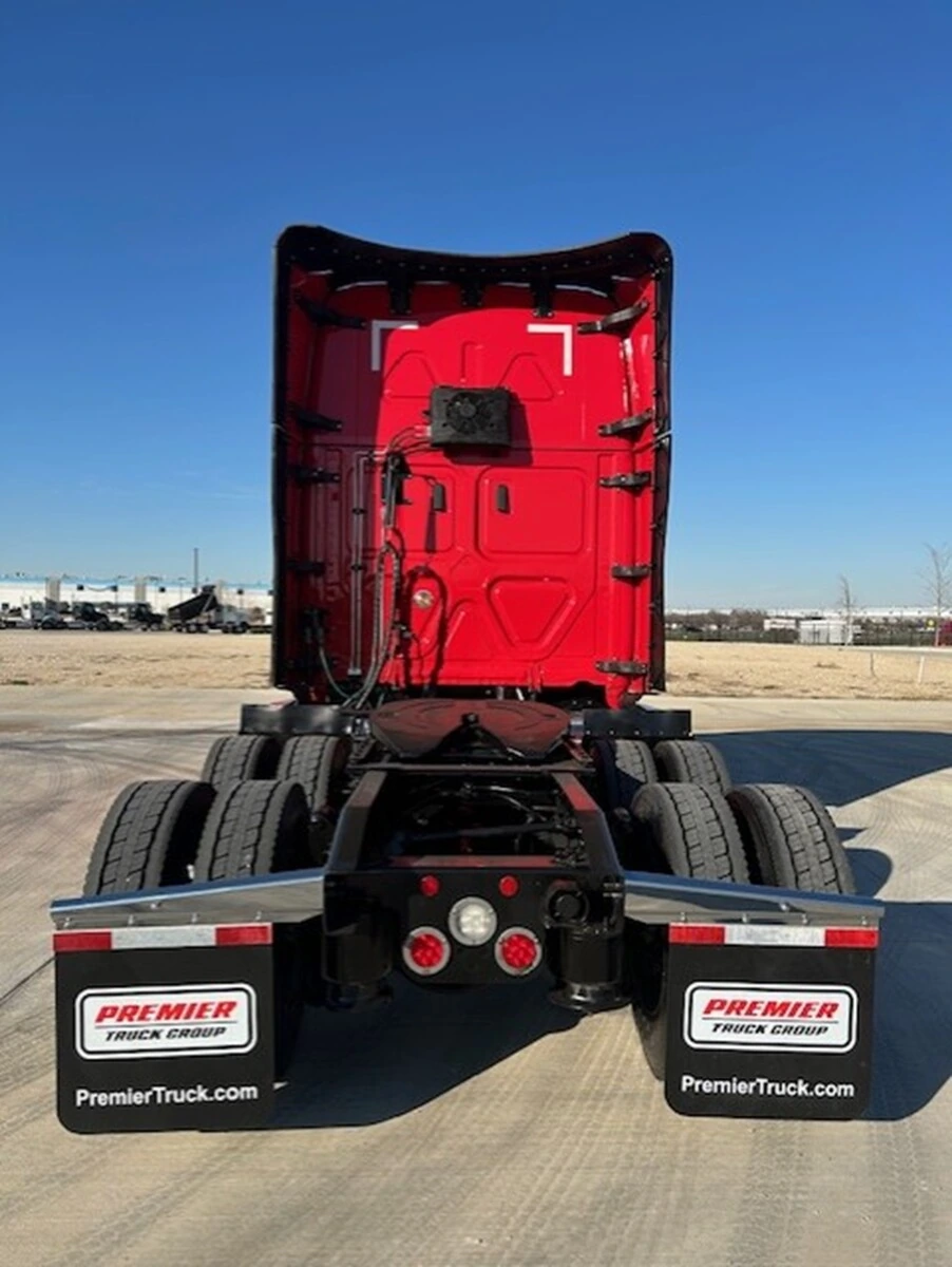 2025 Freightliner Cascadia - image 4