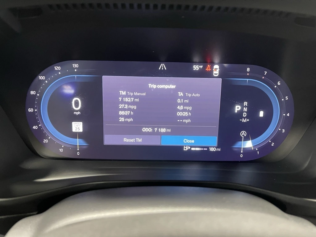 2025 Volvo - image 32