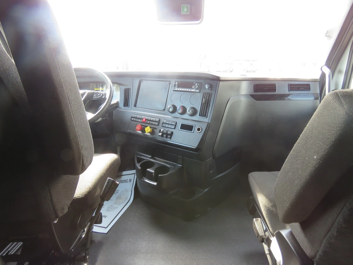 2023 Freightliner Cascadia - image 19