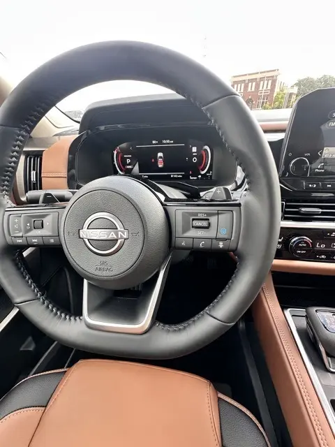 2025 Nissan Pathfinder Platinum photo 13