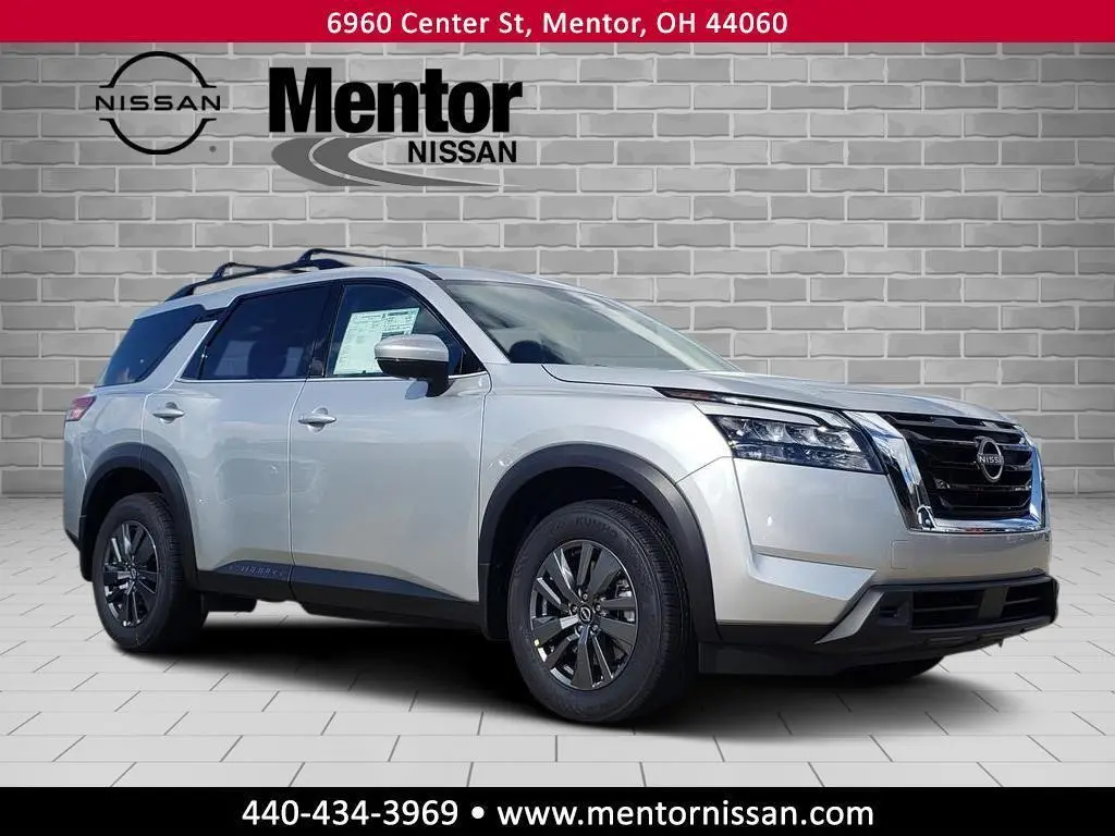 2025 Nissan Pathfinder SV's photo
