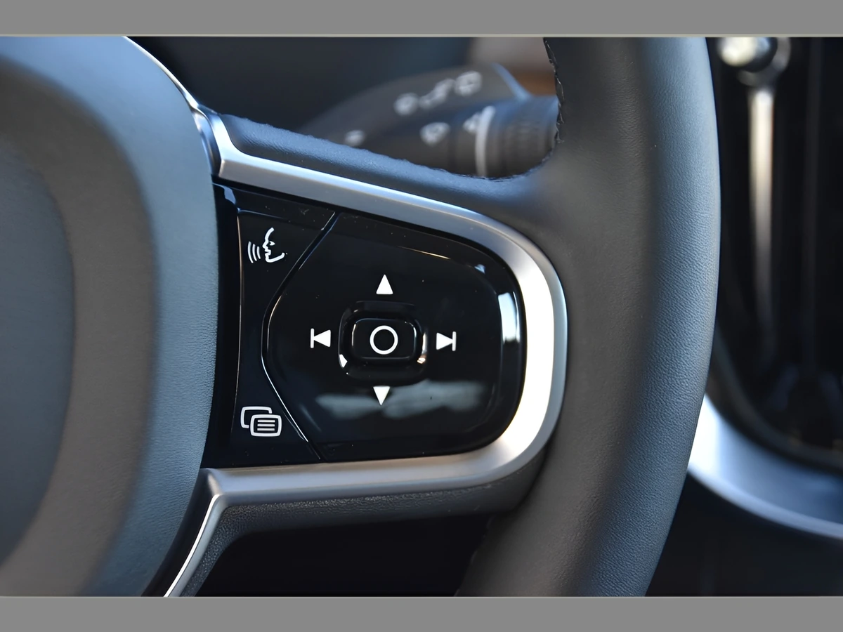 2026 Volvo XC90 Plus - Photo 35