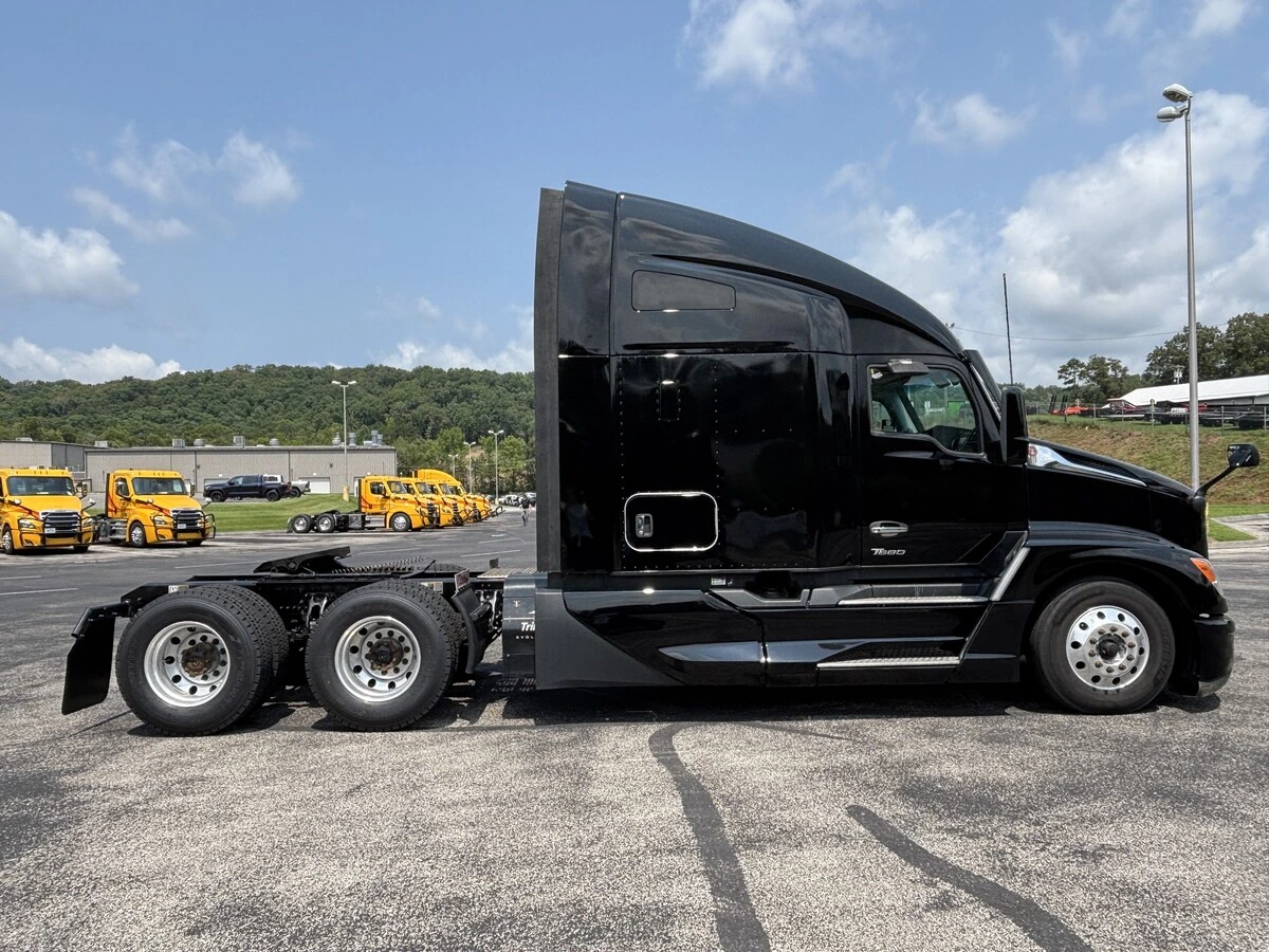 2023 Kenworth T680 — photo 4