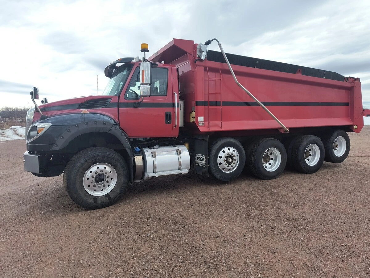 2018 International - image 1